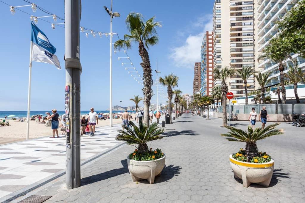 Levante Beach Front Of The Sea Estacha Benidorm Extérieur photo
