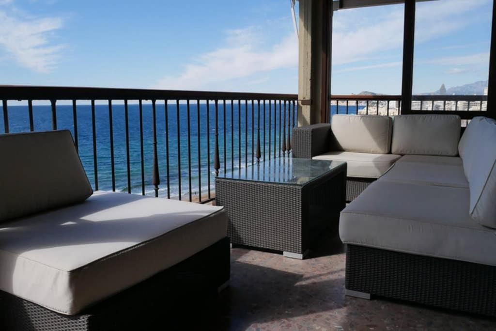 Levante Beach Front Of The Sea Estacha Benidorm Extérieur photo